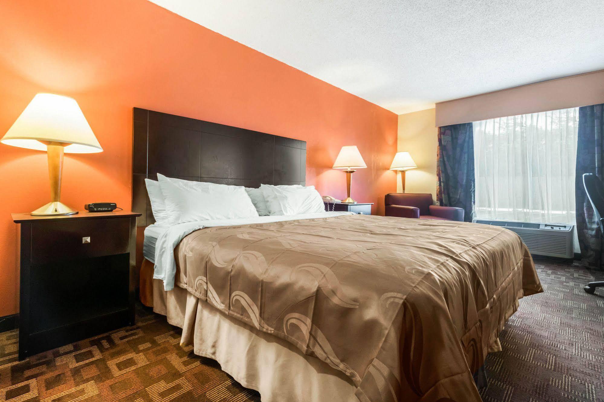 Quality Inn & Suites Lawrenceburg Exterior foto
