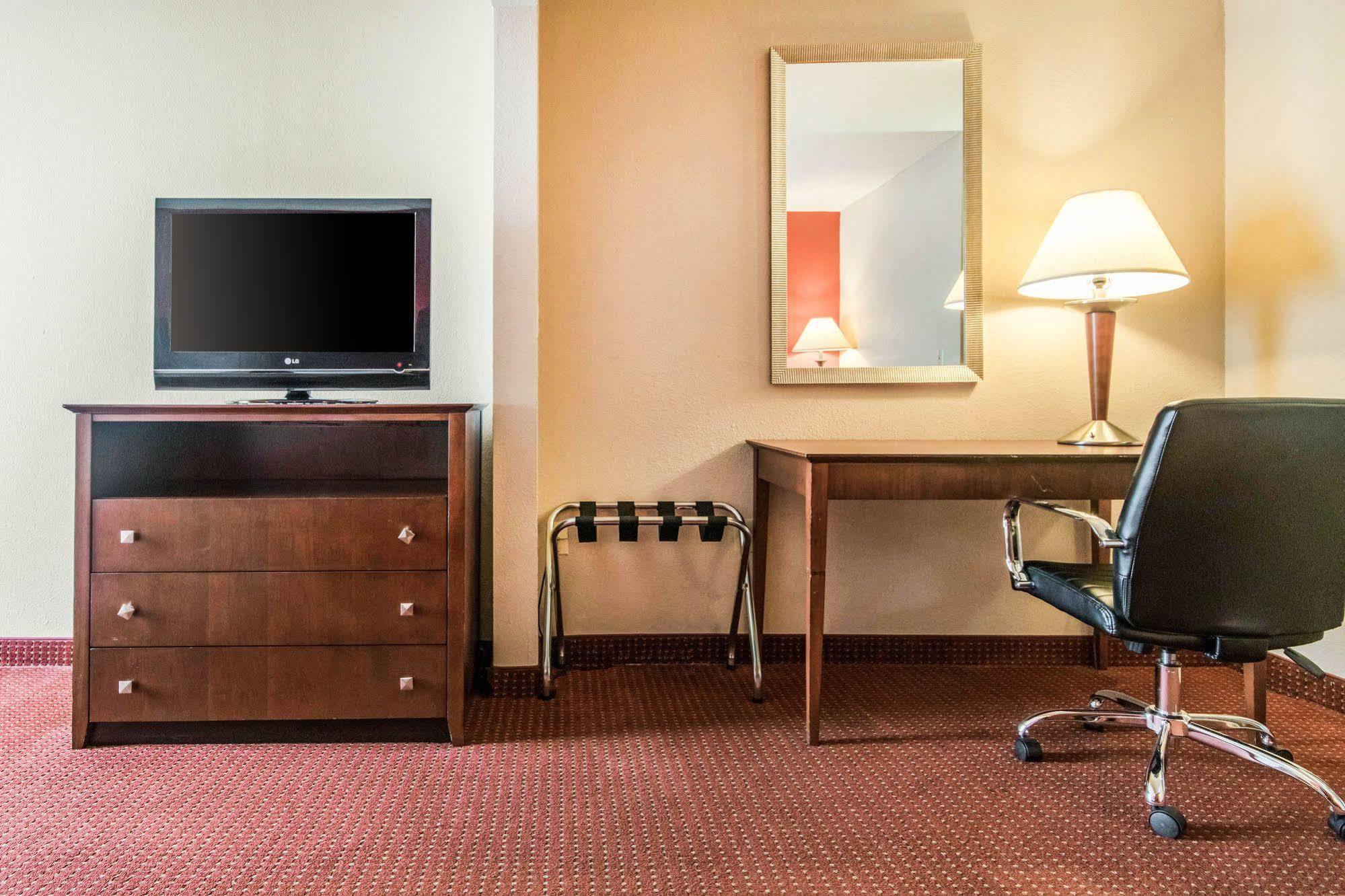 Quality Inn & Suites Lawrenceburg Exterior foto