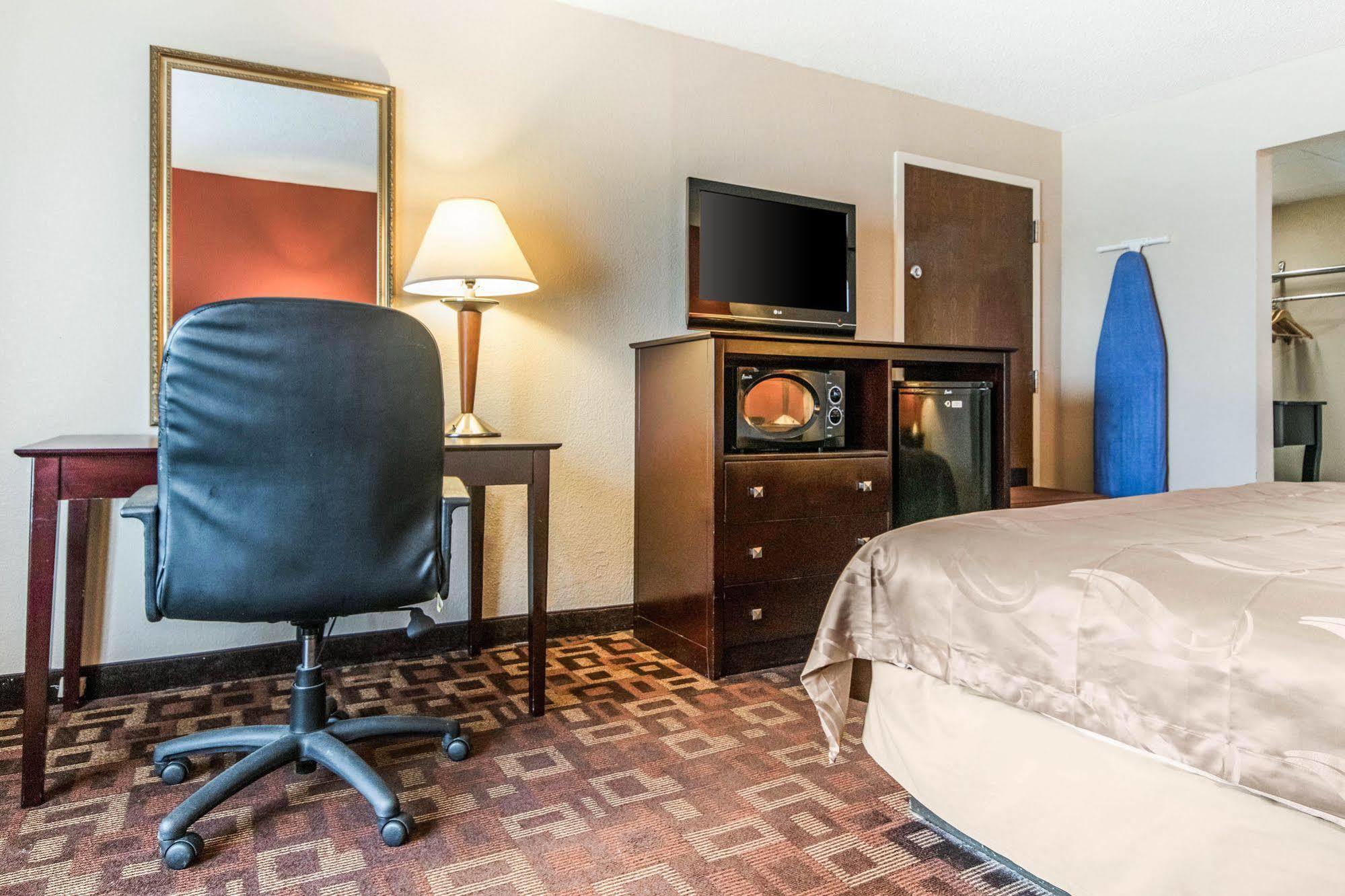 Quality Inn & Suites Lawrenceburg Exterior foto