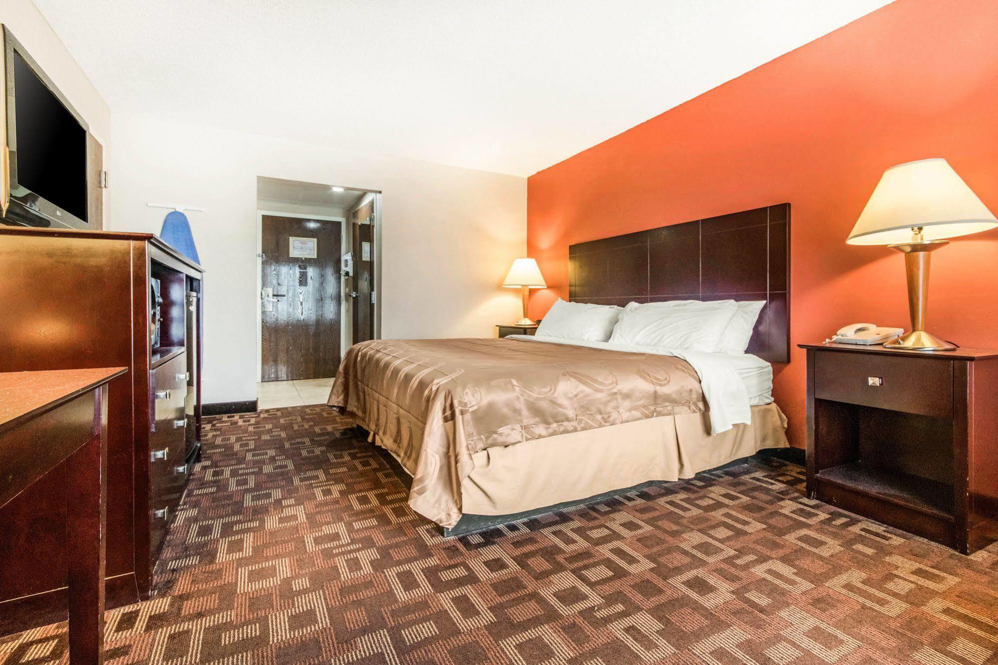 Quality Inn & Suites Lawrenceburg Exterior foto